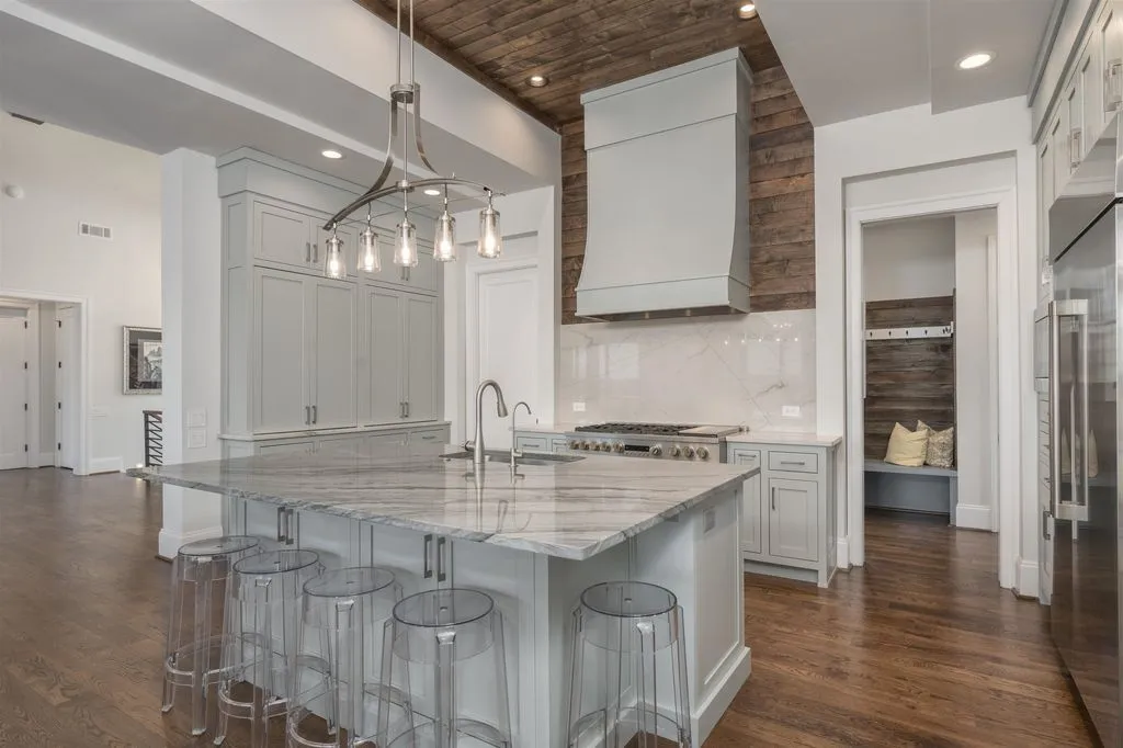 A Custom-Built Georgia Lakefront Masterpiece at $6.25 Million 16 2871 Linger Longer Dr A Stunning Custom Built Lakefront Masterpiece in Georgia 12