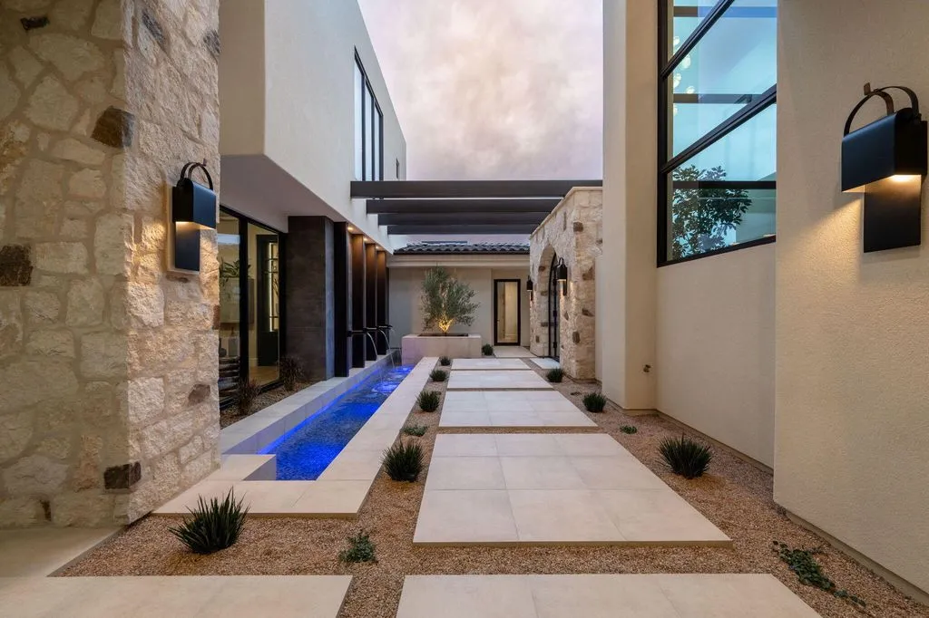 An Architectural Masterpiece by Dennis Miller Homes With Panoramic Zion Views at $5.85 Million 11 298 E Colima Rd Unveils a Stunning Utah Estate With Sweeping Zion Views 4