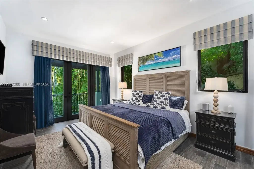 Luxury Open-Bay Waterfront Estate in Miami Beach Listed for $29.5 Million With Resort-Style Design and Skyline Views 13 34 W Di Lido Dr Enters the Miami Beach Real Estate Market With 29.5 Million Open Bay Luxury Estate 12