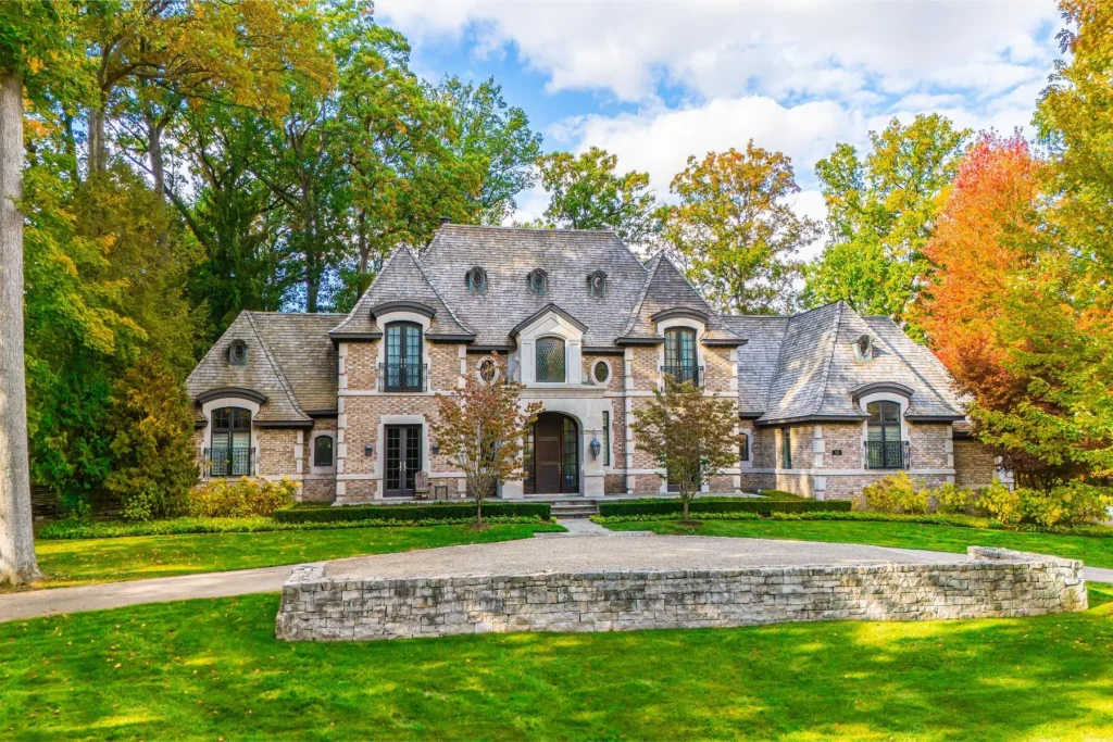 Lou DesRosiers–Designed Michigan Residence Listed for $5.499 Million 5 341 Lowell Ct A Stunning Lou DesRosiers–Designed Residence 1