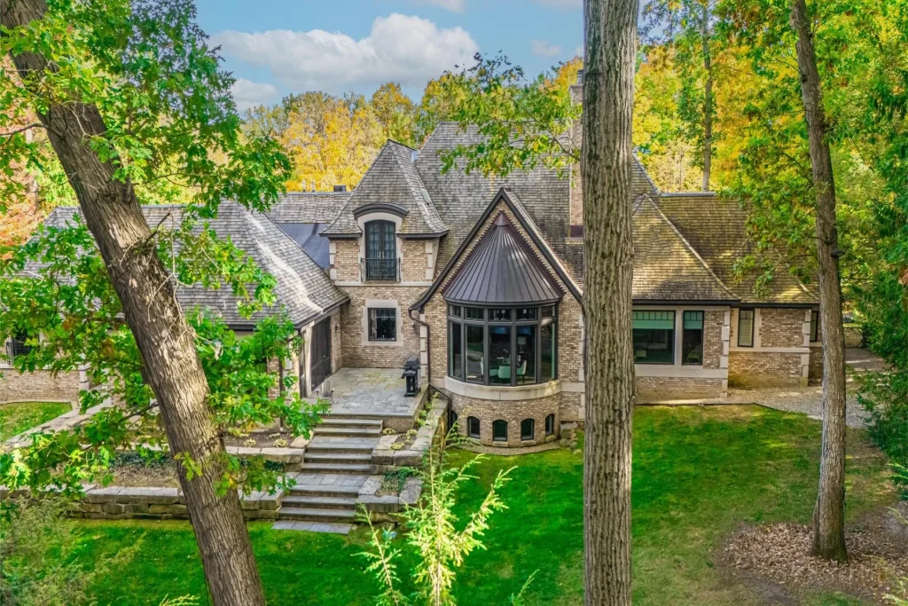 Lou DesRosiers–Designed Michigan Residence Listed for $5.499 Million 26 341 Lowell Ct A Stunning Lou DesRosiers–Designed Residence 24
