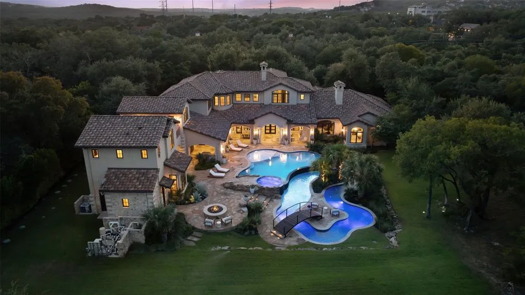 Magnificent Texas Masterpiece Delivers Grand Design and Total Privacy for $14.9M 6 3667 Stoneridge Rd Magnificent Texas Masterpiece Offers Grand Scale and Seclusion 2