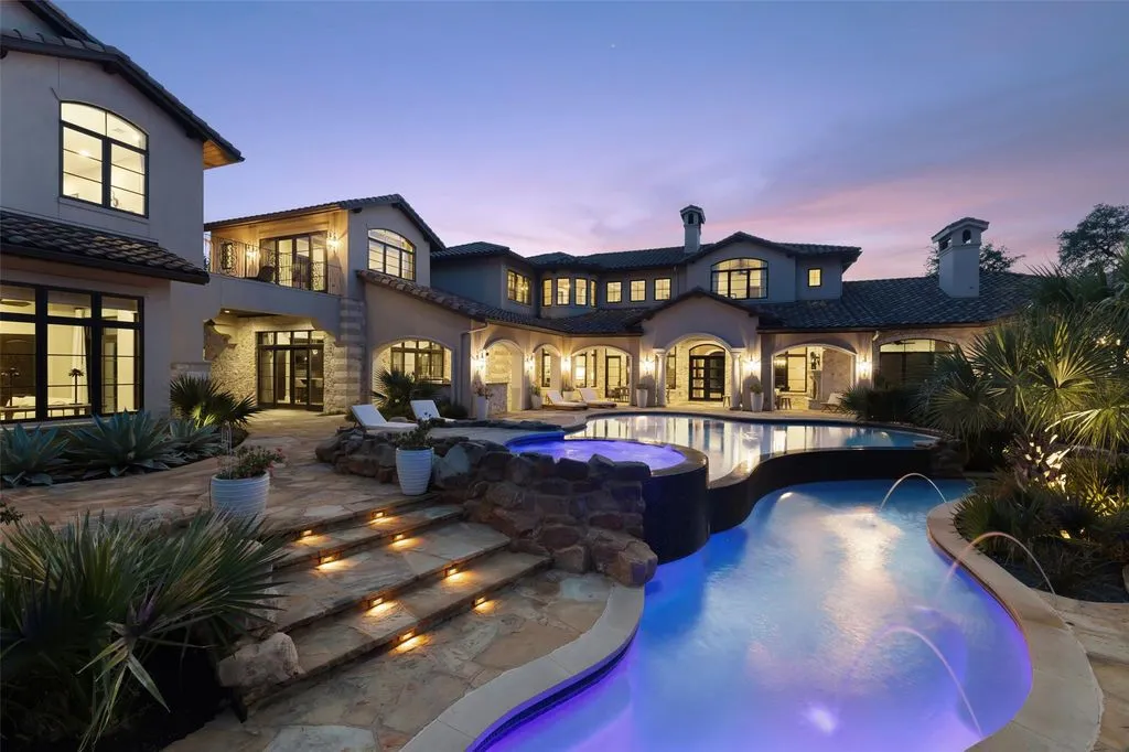 Magnificent Texas Masterpiece Delivers Grand Design and Total Privacy for $14.9M 15 3667 Stoneridge Rd Magnificent Texas Masterpiece Offers Grand Scale and Seclusion 24