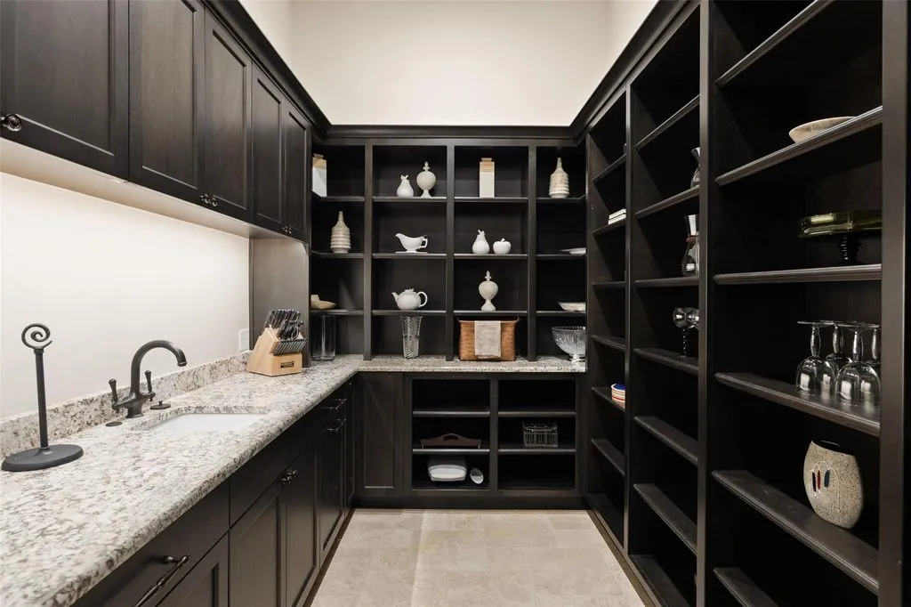 Magnificent Texas Masterpiece Delivers Grand Design and Total Privacy for $14.9M 13 3667 Stoneridge Rd Magnificent Texas Masterpiece Offers Grand Scale and Seclusion 9