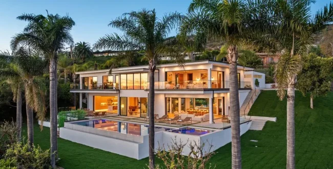 A Spectacular New Malibu Haven Offering Unrivaled Privacy and Seamless Coastal Flow