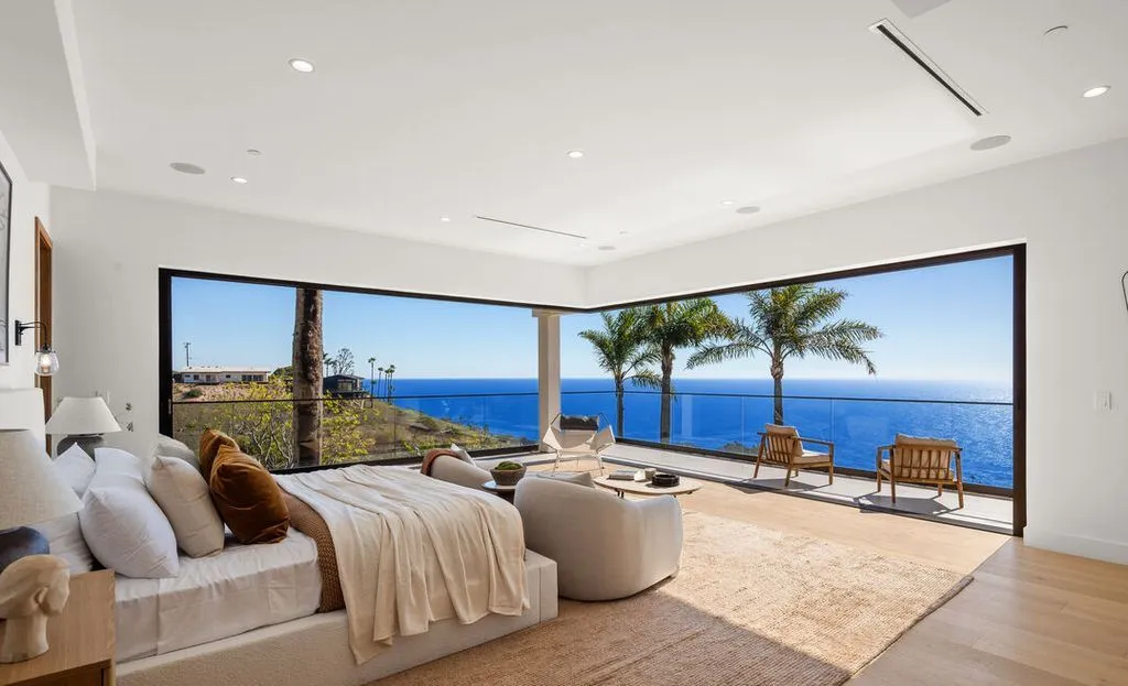 A Spectacular New Malibu Haven Offering Unrivaled Privacy and Seamless Coastal Flow 21 4732 Avenida Del Mar An Exquisite Malibu Sanctuary Delivering Coastal Sophistication and Effortless Flow 12