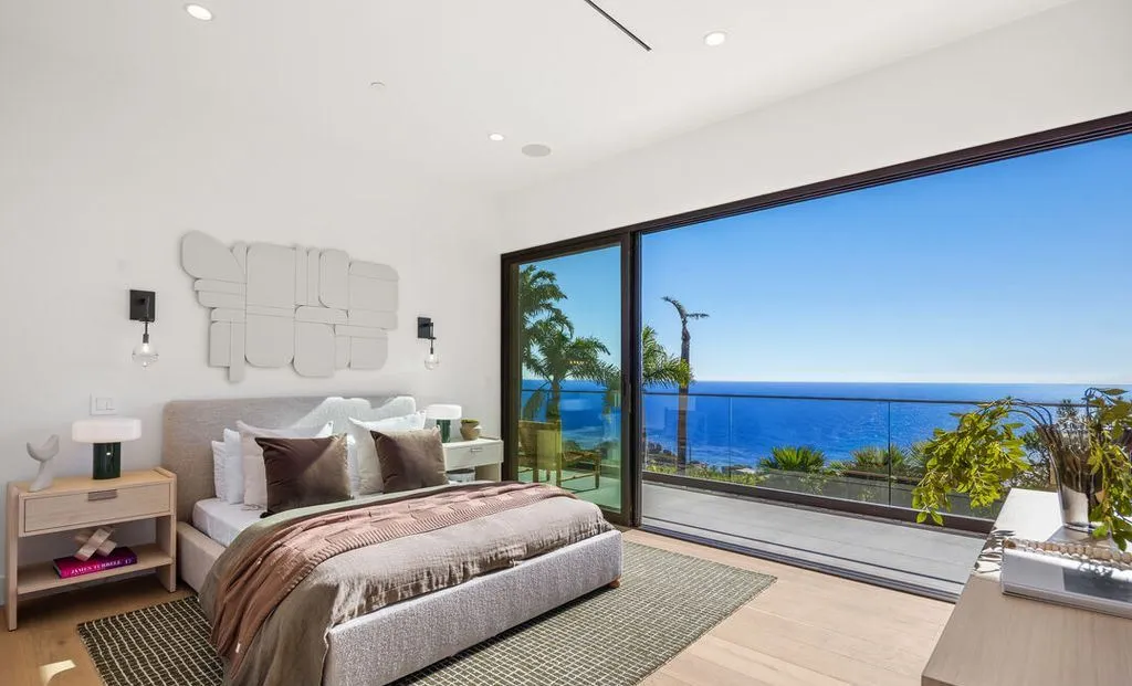 A Spectacular New Malibu Haven Offering Unrivaled Privacy and Seamless Coastal Flow 23 4732 Avenida Del Mar An Exquisite Malibu Sanctuary Delivering Coastal Sophistication and Effortless Flow 17