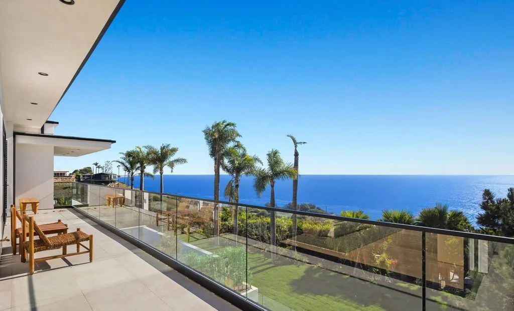 A Spectacular New Malibu Haven Offering Unrivaled Privacy and Seamless Coastal Flow 24 4732 Avenida Del Mar An Exquisite Malibu Sanctuary Delivering Coastal Sophistication and Effortless Flow 18