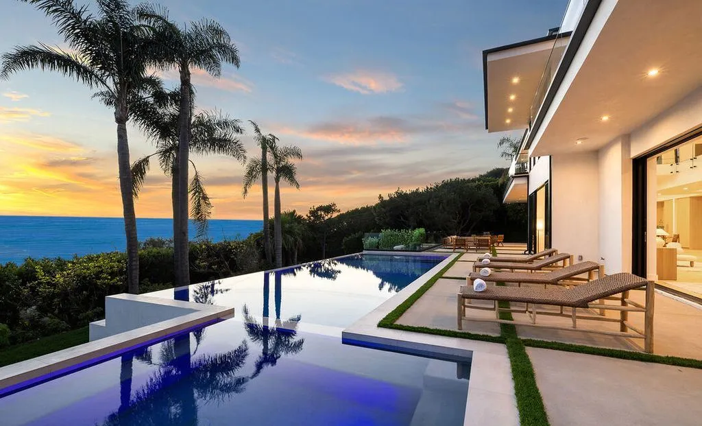 A Spectacular New Malibu Haven Offering Unrivaled Privacy and Seamless Coastal Flow 27 4732 Avenida Del Mar An Exquisite Malibu Sanctuary Delivering Coastal Sophistication and Effortless Flow 21