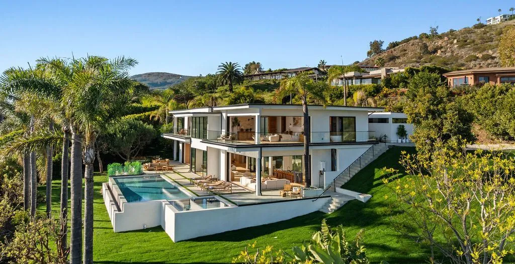 A Spectacular New Malibu Haven Offering Unrivaled Privacy and Seamless Coastal Flow 6 4732 Avenida Del Mar An Exquisite Malibu Sanctuary Delivering Coastal Sophistication and Effortless Flow 25