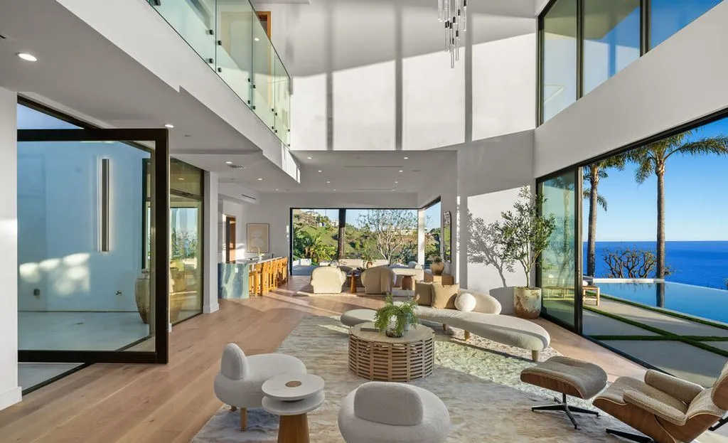 A Spectacular New Malibu Haven Offering Unrivaled Privacy and Seamless Coastal Flow 10 4732 Avenida Del Mar An Exquisite Malibu Sanctuary Delivering Coastal Sophistication and Effortless Flow 4