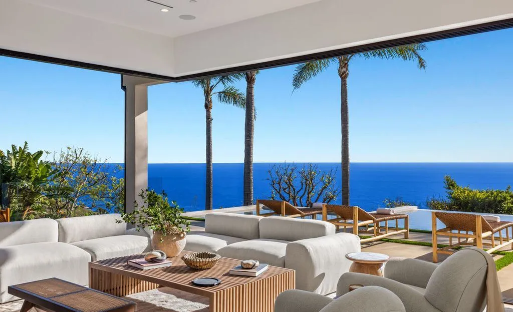A Spectacular New Malibu Haven Offering Unrivaled Privacy and Seamless Coastal Flow 11 4732 Avenida Del Mar An Exquisite Malibu Sanctuary Delivering Coastal Sophistication and Effortless Flow 5