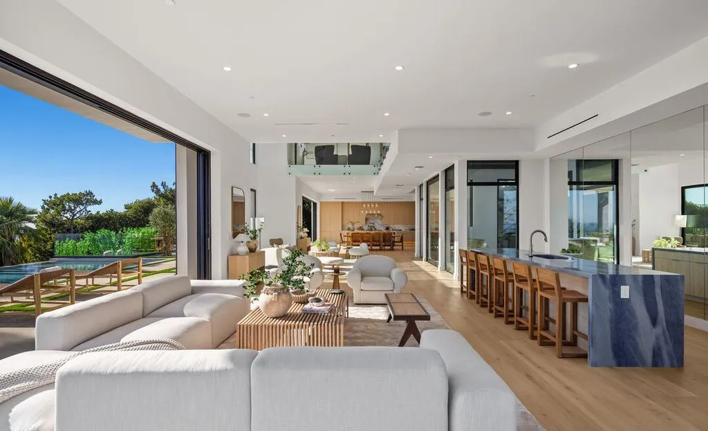 A Spectacular New Malibu Haven Offering Unrivaled Privacy and Seamless Coastal Flow 13 4732 Avenida Del Mar An Exquisite Malibu Sanctuary Delivering Coastal Sophistication and Effortless Flow 7