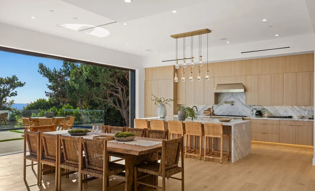 A Spectacular New Malibu Haven Offering Unrivaled Privacy and Seamless Coastal Flow 15 4732 Avenida Del Mar An Exquisite Malibu Sanctuary Delivering Coastal Sophistication and Effortless Flow 9