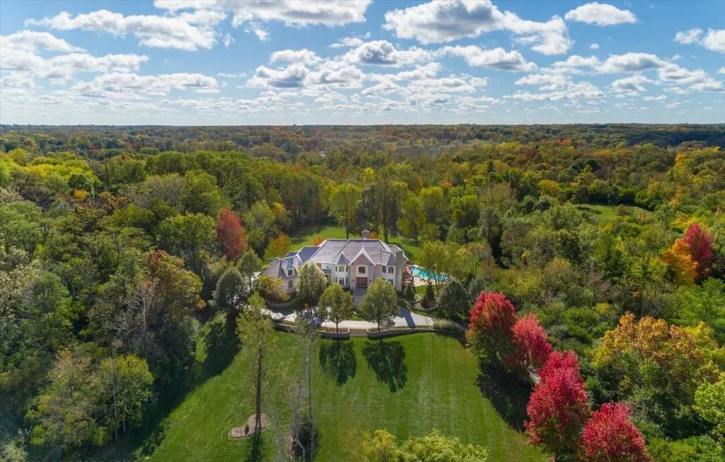 Resort-Style Living Defines This $2,495,000 Spectacular Estate in Illinois 5 51 Brinker Rd A Jaw Dropping Illinois Estate Offering Resort Style Living 1