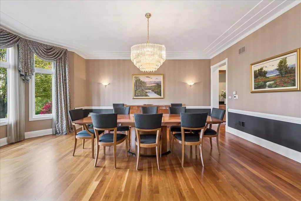 Resort-Style Living Defines This $2,495,000 Spectacular Estate in Illinois 12 51 Brinker Rd A Jaw Dropping Illinois Estate Offering Resort Style Living 11