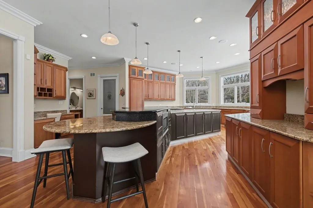 Resort-Style Living Defines This $2,495,000 Spectacular Estate in Illinois 14 51 Brinker Rd A Jaw Dropping Illinois Estate Offering Resort Style Living 13