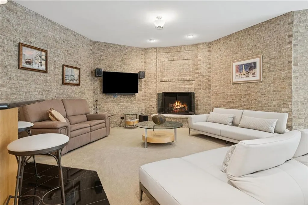 Resort-Style Living Defines This $2,495,000 Spectacular Estate in Illinois 28 51 Brinker Rd A Jaw Dropping Illinois Estate Offering Resort Style Living 26