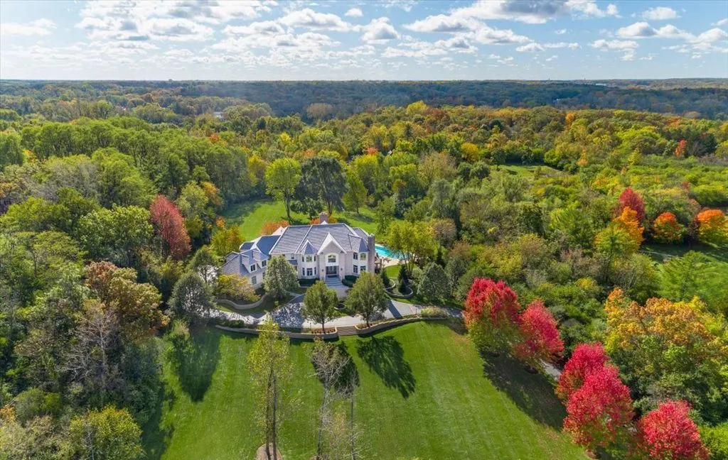 Resort-Style Living Defines This $2,495,000 Spectacular Estate in Illinois 32 51 Brinker Rd A Jaw Dropping Illinois Estate Offering Resort Style Living 31