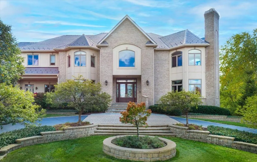 Resort-Style Living Defines This $2,495,000 Spectacular Estate in Illinois 25 51 Brinker Rd A Jaw Dropping Illinois Estate Offering Resort Style Living 6