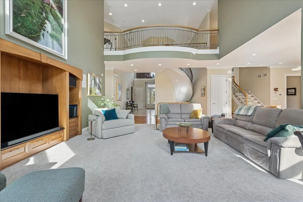 Resort-Style Living Defines This $2,495,000 Spectacular Estate in Illinois 10 51 Brinker Rd A Jaw Dropping Illinois Estate Offering Resort Style Living 9