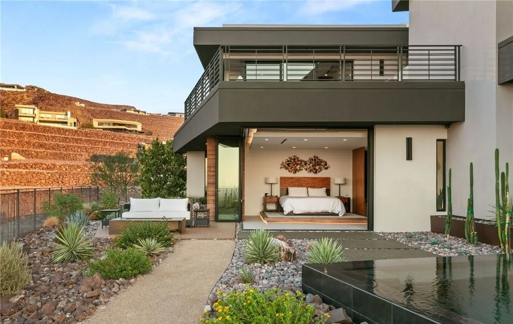 A Tranquil Architectural Masterpiece With Spa-Level Luxury in Nevada, Listed for $11.25 Million 23 6 Vista Crescent Ct An Exquisite Modern Architectural Sanctuary Offering Spa Level Living in Nevada 15