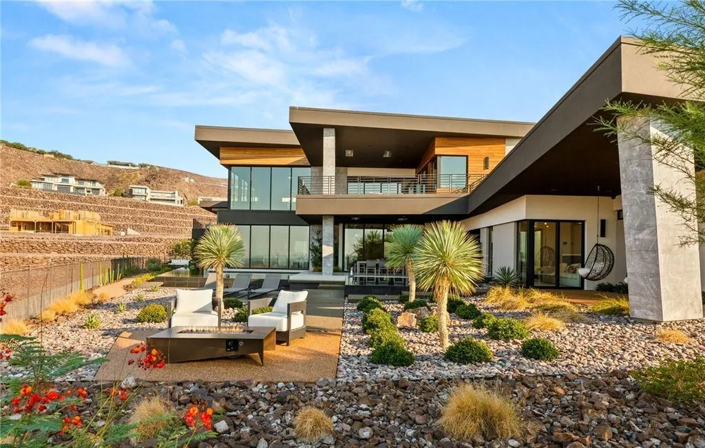 A Tranquil Architectural Masterpiece With Spa-Level Luxury in Nevada, Listed for $11.25 Million 29 6 Vista Crescent Ct An Exquisite Modern Architectural Sanctuary Offering Spa Level Living in Nevada 23