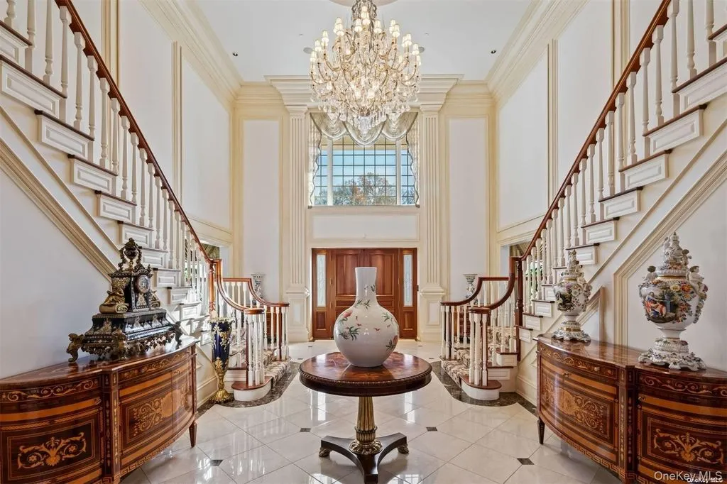 A Refined New York Residence Where Grandeur Meets Thoughtful Functionality at $10.8 Million 7 660 Chicken Valley Road A Distinguished New York Estate Where Grandeur Meets Functionality 3