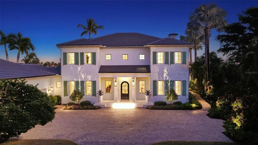 $13.8 Million Spectacular Gulf-Front Waterfront Estate Unveils Private Beach Luxury in Exclusive Longboat Key Enclave 5 70 Lighthouse Point Dr luxury waterfront estate with heated pool and private Gulf beach in Longboat Key Florida
