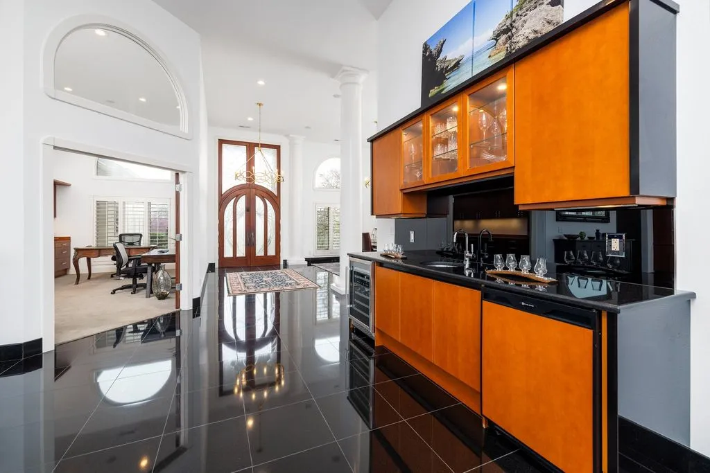 In Tennessee, a Distinguished Residence Stands at the Pinnacle of Luxury and Craftsmanship at $4.225 Million 12 720 Valhalla Ln An Exceptional Tennessee Estate 14