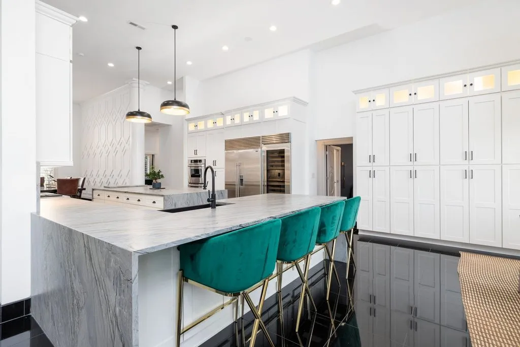 In Tennessee, a Distinguished Residence Stands at the Pinnacle of Luxury and Craftsmanship at $4.225 Million 24 720 Valhalla Ln An Exceptional Tennessee Estate 20