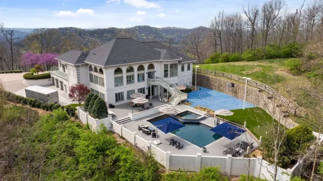 In Tennessee, a Distinguished Residence Stands at the Pinnacle of Luxury and Craftsmanship at $4.225 Million