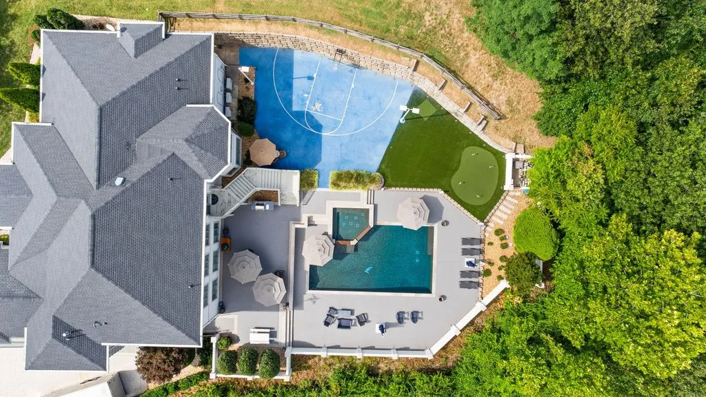 In Tennessee, a Distinguished Residence Stands at the Pinnacle of Luxury and Craftsmanship at $4.225 Million 16 720 Valhalla Ln An Exceptional Tennessee Estate 9