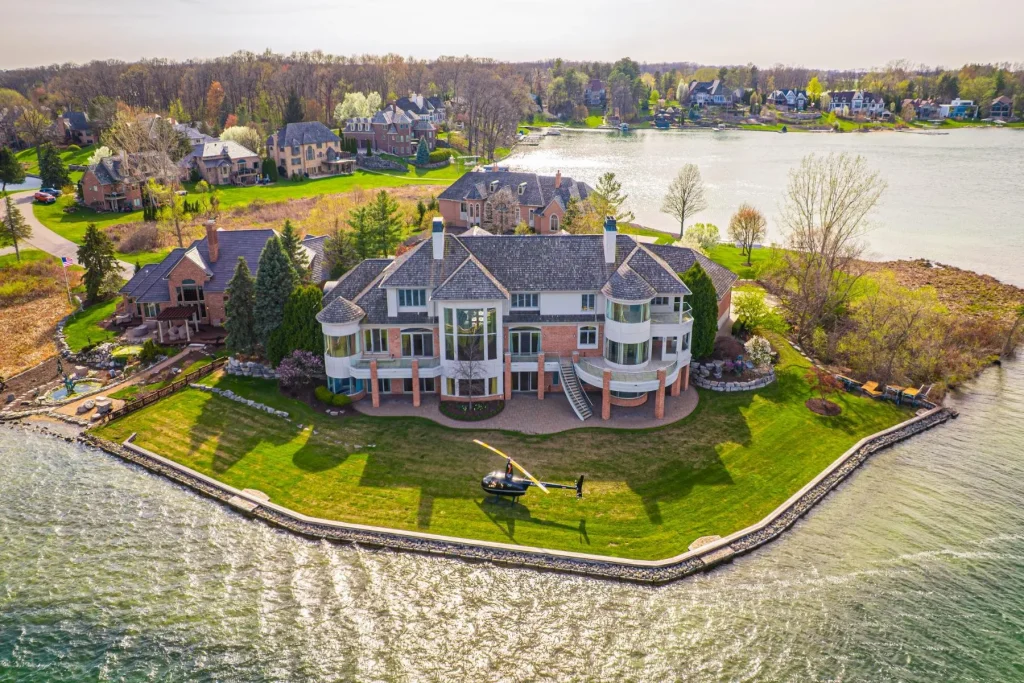 An Exceptional Lakefront Estate Offering an Elevated Lifestyle in Michigan at $4,499,000 32 82 Chateaux Du Lac A Breathtaking Lakefront Estate Offering Elevated Living 29