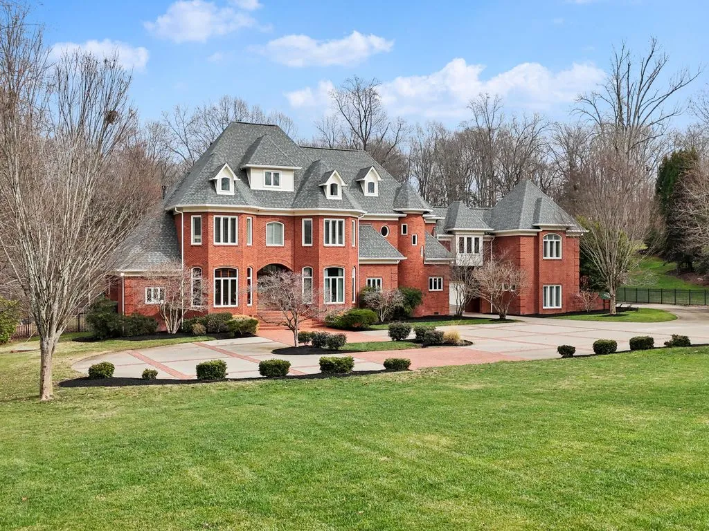 European-Inspired Tennessee Estate With a Dramatic Turret-Style Tower Asks $2.5 Million 12 8831 Forest Creek Ln A Stunning European Inspired Estate With a Dramatic Turret in Tennessee 7