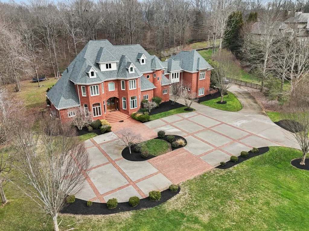 European-Inspired Tennessee Estate With a Dramatic Turret-Style Tower Asks $2.5 Million 13 8831 Forest Creek Ln A Stunning European Inspired Estate With a Dramatic Turret in Tennessee 8