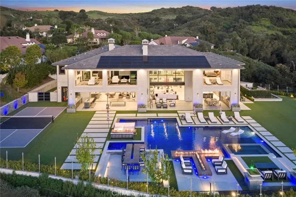 A Remarkable $11.5 Million California Showpiece Designed for Modern, Elevated Living 5 Inside 11 Thurston Dr — A Stunning 11.5 Million Masterpiece Defined by Balance and Luxury 1