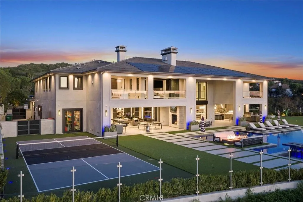 A Remarkable $11.5 Million California Showpiece Designed for Modern, Elevated Living 22 Inside 11 Thurston Dr — A Stunning 11.5 Million Masterpiece Defined by Balance and Luxury 23