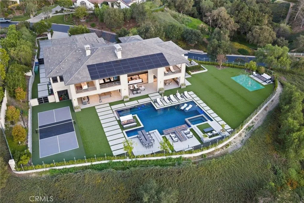 A Remarkable $11.5 Million California Showpiece Designed for Modern, Elevated Living 25 Inside 11 Thurston Dr — A Stunning 11.5 Million Masterpiece Defined by Balance and Luxury 27