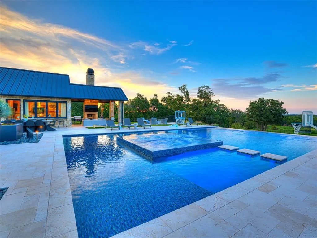 Impeccable and Iconic: Inside Oklahoma’s $12 Million Architectural Showpiece 18 Inside 3003 S Country Club Rd — A Stunning 12 Million Masterpiece of Impeccable Design 11