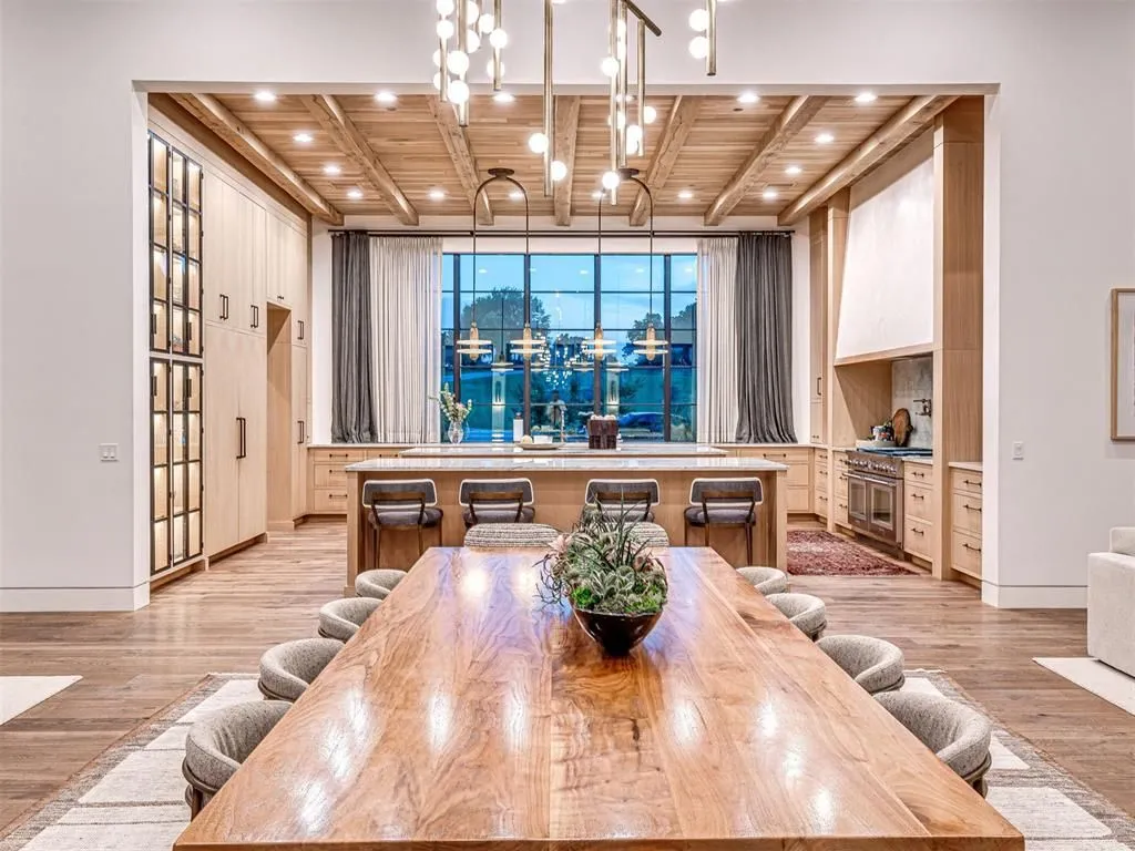 Impeccable and Iconic: Inside Oklahoma’s $12 Million Architectural Showpiece 11 Inside 3003 S Country Club Rd — A Stunning 12 Million Masterpiece of Impeccable Design 14