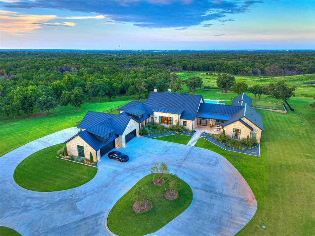 Impeccable and Iconic: Inside Oklahoma’s $12 Million Architectural Showpiece 7 Inside 3003 S Country Club Rd — A Stunning 12 Million Masterpiece of Impeccable Design 2