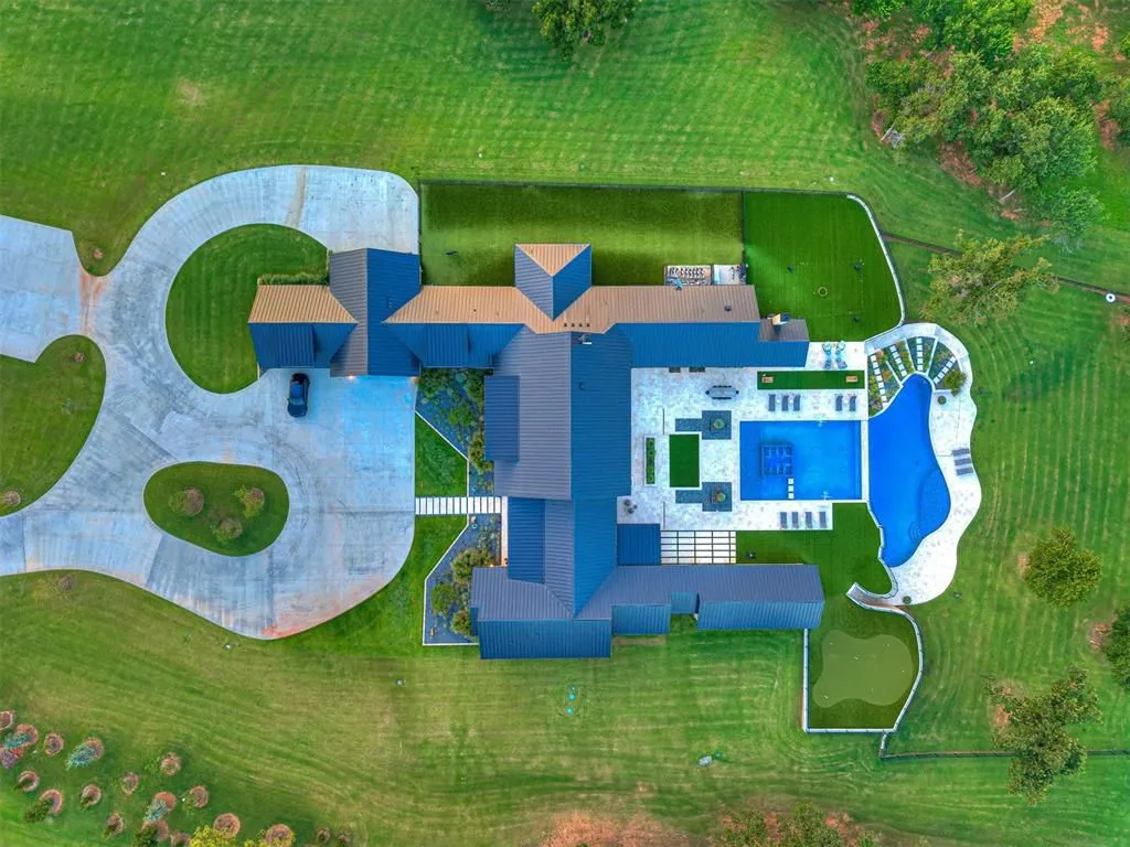 Impeccable and Iconic: Inside Oklahoma’s $12 Million Architectural Showpiece 13 Inside 3003 S Country Club Rd — A Stunning 12 Million Masterpiece of Impeccable Design 6