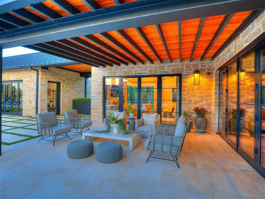 Impeccable and Iconic: Inside Oklahoma’s $12 Million Architectural Showpiece 16 Inside 3003 S Country Club Rd — A Stunning 12 Million Masterpiece of Impeccable Design 9