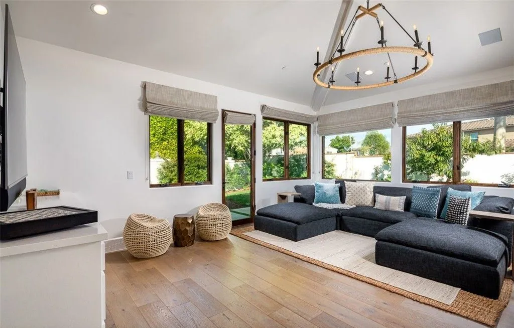 An Extraordinary Opulent Sanctuary in California Hits the Market for $14.5 Million 23 Inside 4085 Calle Isabella an Extraordinary California Retreat Designed for Entertaining 16