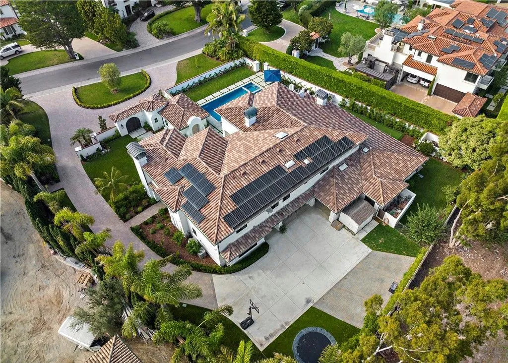 An Extraordinary Opulent Sanctuary in California Hits the Market for $14.5 Million 27 Inside 4085 Calle Isabella an Extraordinary California Retreat Designed for Entertaining 24