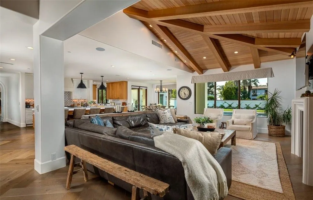 An Extraordinary Opulent Sanctuary in California Hits the Market for $14.5 Million 11 Inside 4085 Calle Isabella an Extraordinary California Retreat Designed for Entertaining 9