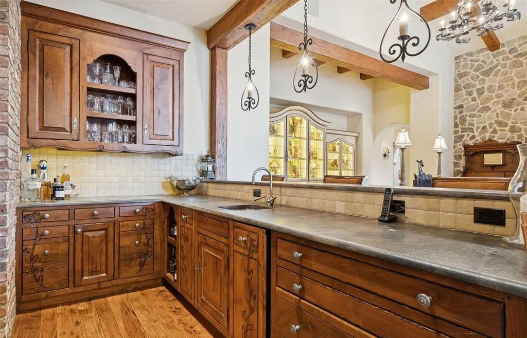 Inside an $8 Million Colorado Residence Masterfully Crafted by Architect Greg Cook 11 Inside 7 Village Road — A Stunning 8 Million Architectural Triumph in Colorado 11