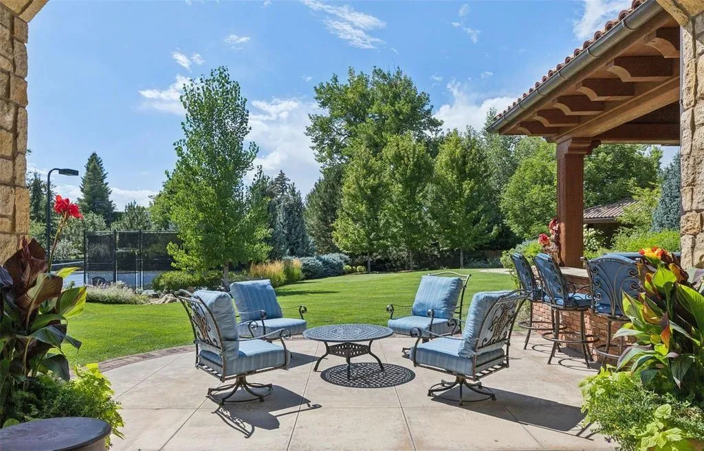 Inside an $8 Million Colorado Residence Masterfully Crafted by Architect Greg Cook 19 Inside 7 Village Road — A Stunning 8 Million Architectural Triumph in Colorado 15