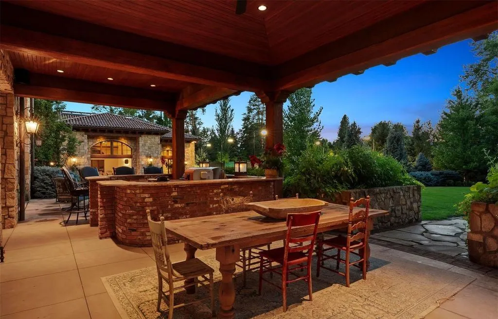 Inside an $8 Million Colorado Residence Masterfully Crafted by Architect Greg Cook 20 Inside 7 Village Road — A Stunning 8 Million Architectural Triumph in Colorado 16